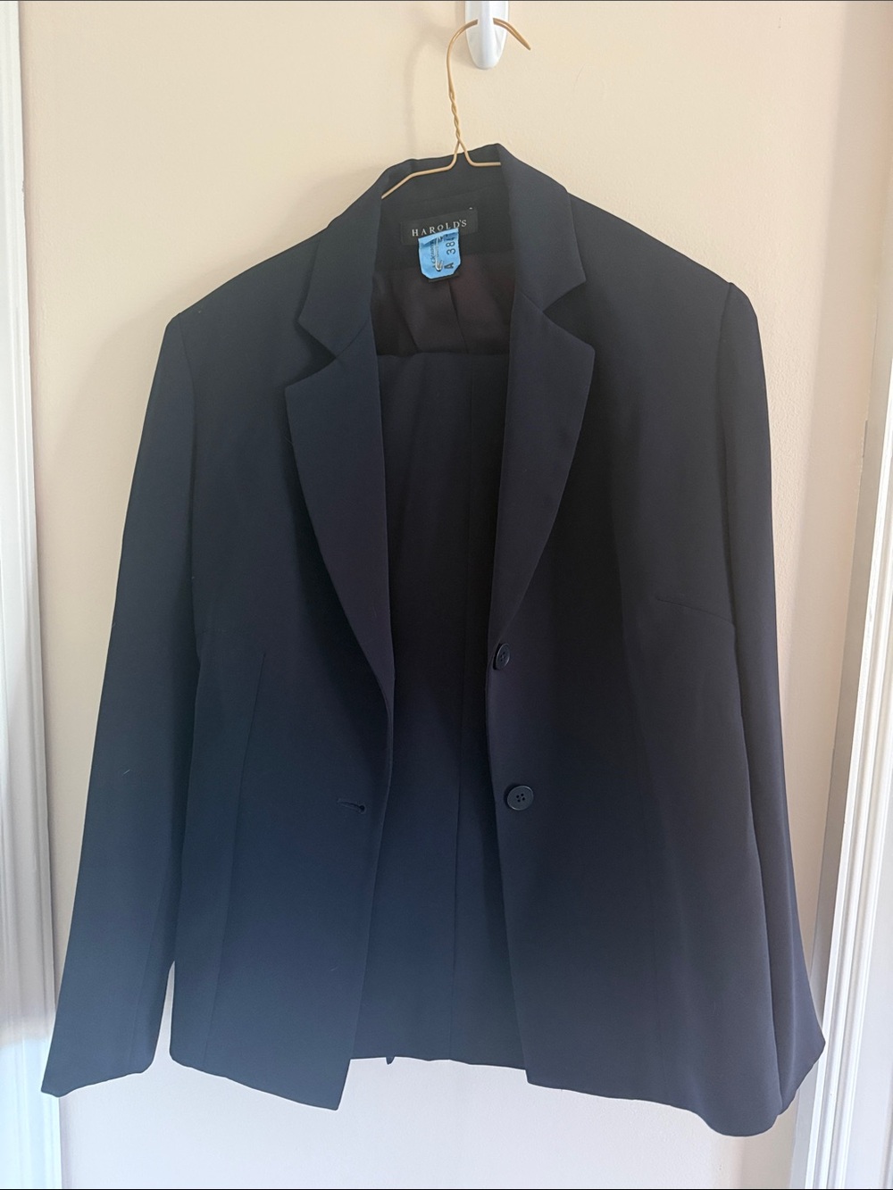 Harold's Women’s Black Single-Breasted Blazer and Pant 2 Piece Set